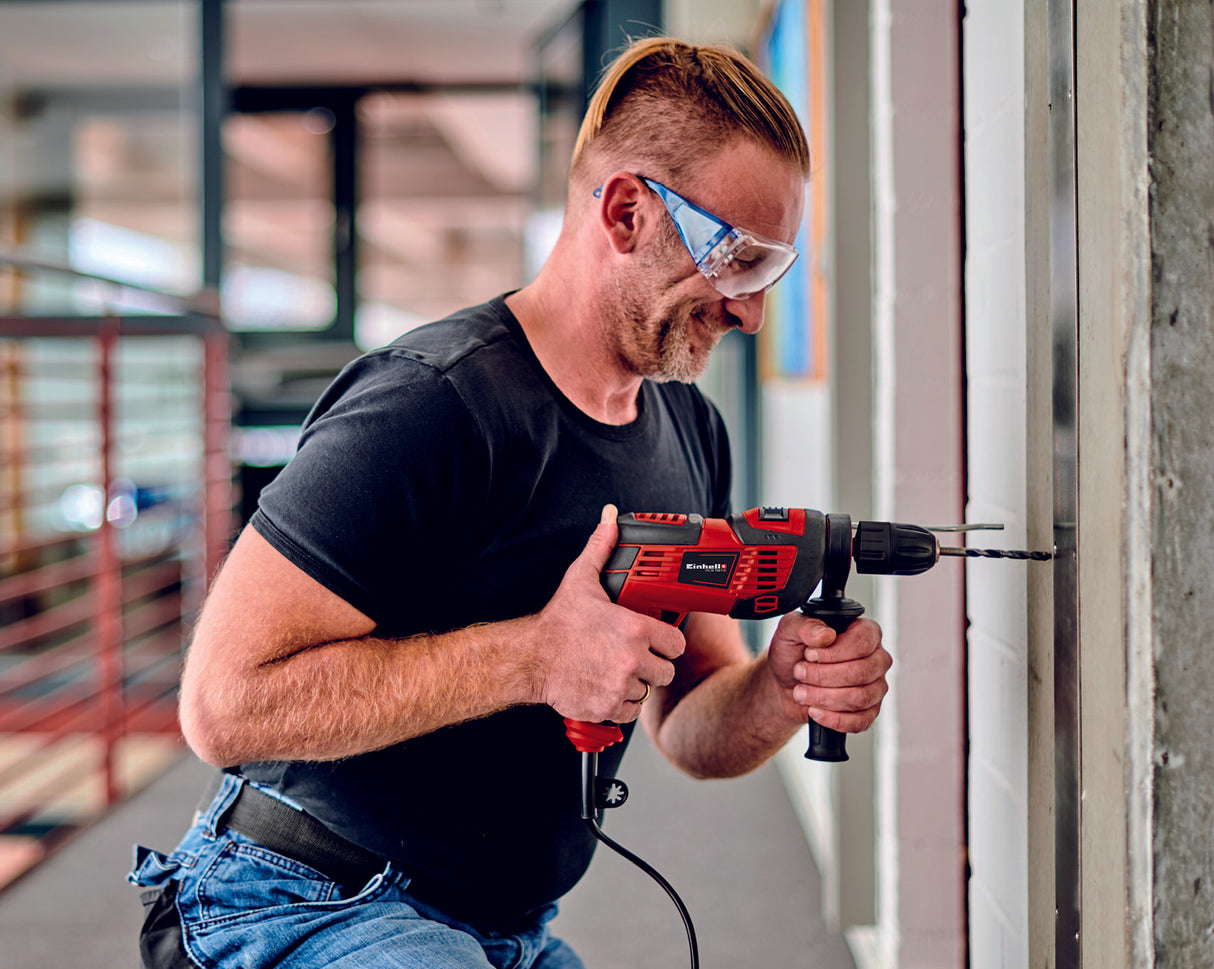 Einhell TC-ID 720/1 E ütvefúró-csavarozó, fúrás/kalapácsolás, 13 mm-es gyorsbefogó tokmány, elektronikus fordulatszám-szabályozás, mindkét irányú forgás, folyamatos üzemzár
