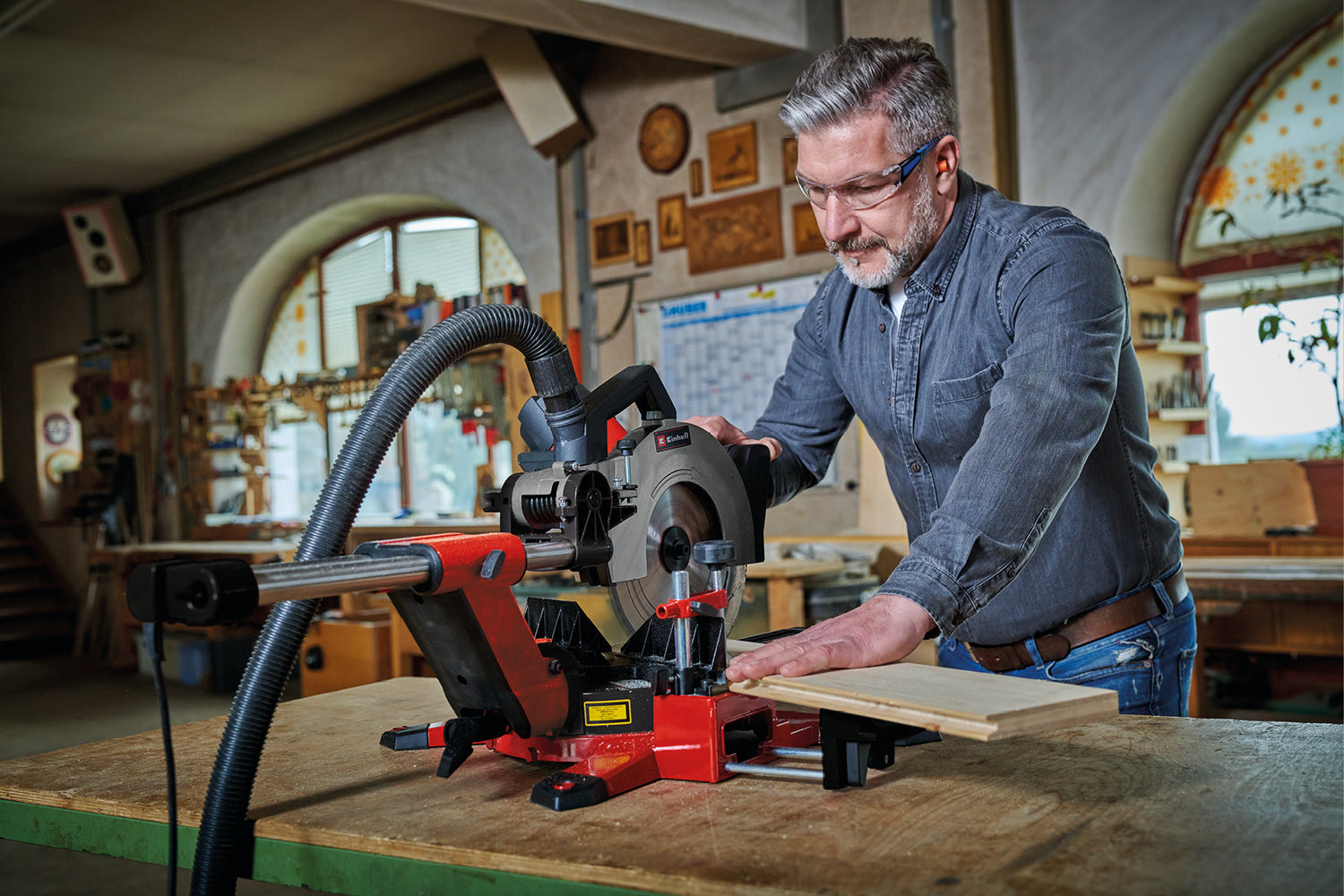 Einhell TE-SM 2534 körfűrész (1800W, 5100 1/perc, maximális vágási szélesség 340mm, maximális vágási magasság 90mm, lágyindítás, HM fűrészlappal együtt)