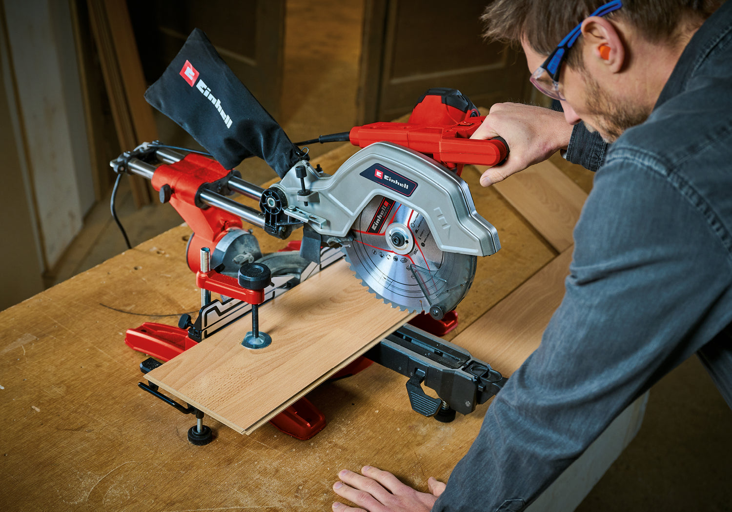 Einhell TE-SM 10 L Dual körfűrész, 2100 W, fűrészlap Ø 254 mm, vágási szélesség 305 mm, vágási mélység 85 mm, lézer vágóvonallal, mindkét oldalon dönthető fűrészfej