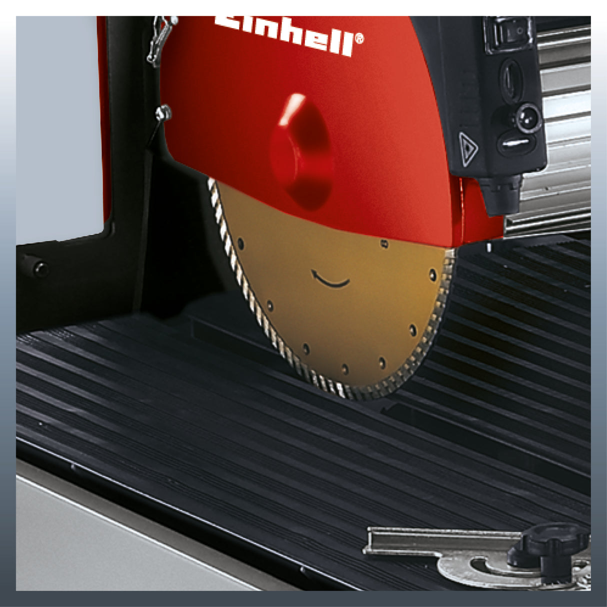 Einhell TE-SC 570 L kővágó gép, 1500 W, maximális vágási magasság 60 mm, turbó gyémánt vágótárcsa Ø250 x Ø25,4 mm, kivehető lézer