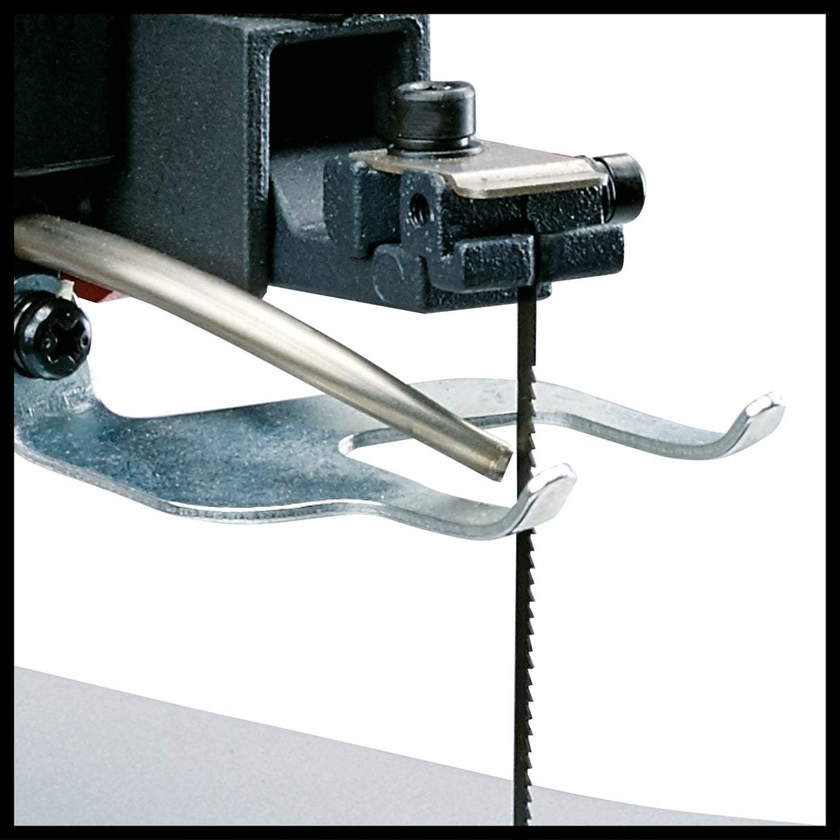 Fierastrau de traforaj Einhell TC-SS 405 E, cadru solid, masa metalica reglabila, clema pentru piesa, dispozitiv de prindere rapida, inclusiv lame de fierastrau