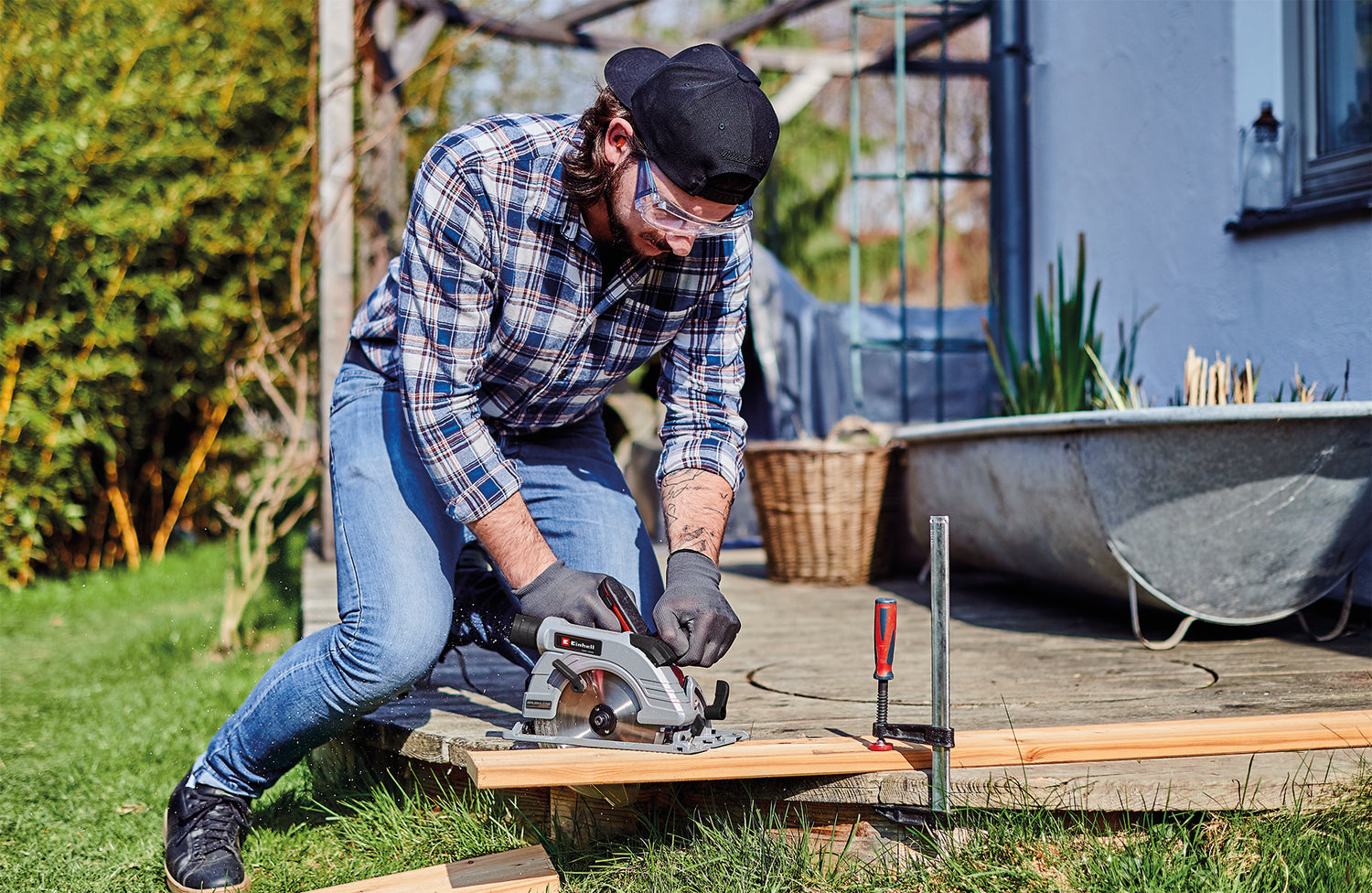 Fierastrau circular de mana pe acumulator Einhell TP-CS 18/190 Li BL-Solo Power X-Change (litiu-ion, 18 V, motor fara perii, lama Ø190 x Ø20 mm, reglare fara unelte, LED, masa de Fierastrau din aluminiu, fara acumulator si incarcator