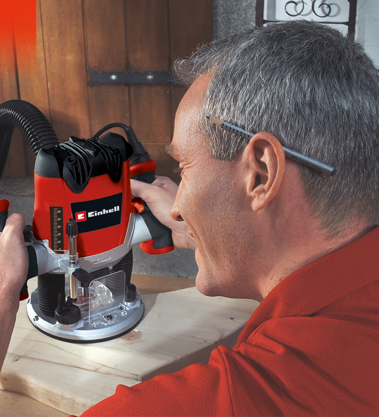 Masina de frezat Einhell TE-RO 1255 E, 1200 W, pinsa Ø 6 si 8 mm, inaltime cursa 55 mm, control electronic al vitezei, blocare a axului, schimbare usoara a sculei