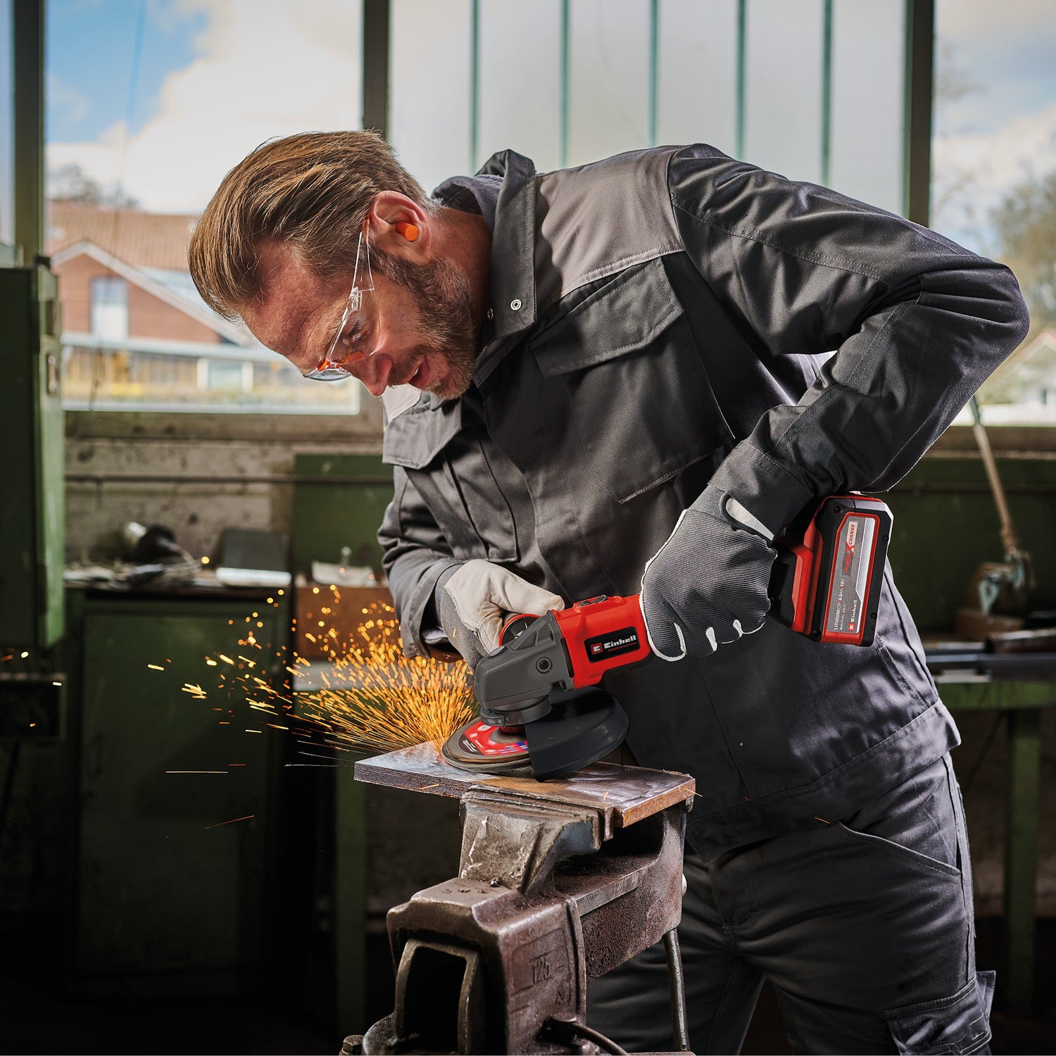 Polizor unghiular pe acumulator Einhell Professional AXXIO 18/150 Power X-Change, 18V, 700 W, motor fara perii, pornire lina, protectie disc, decuplare suprasarcina, fara acumulator, incl. disc de taiere