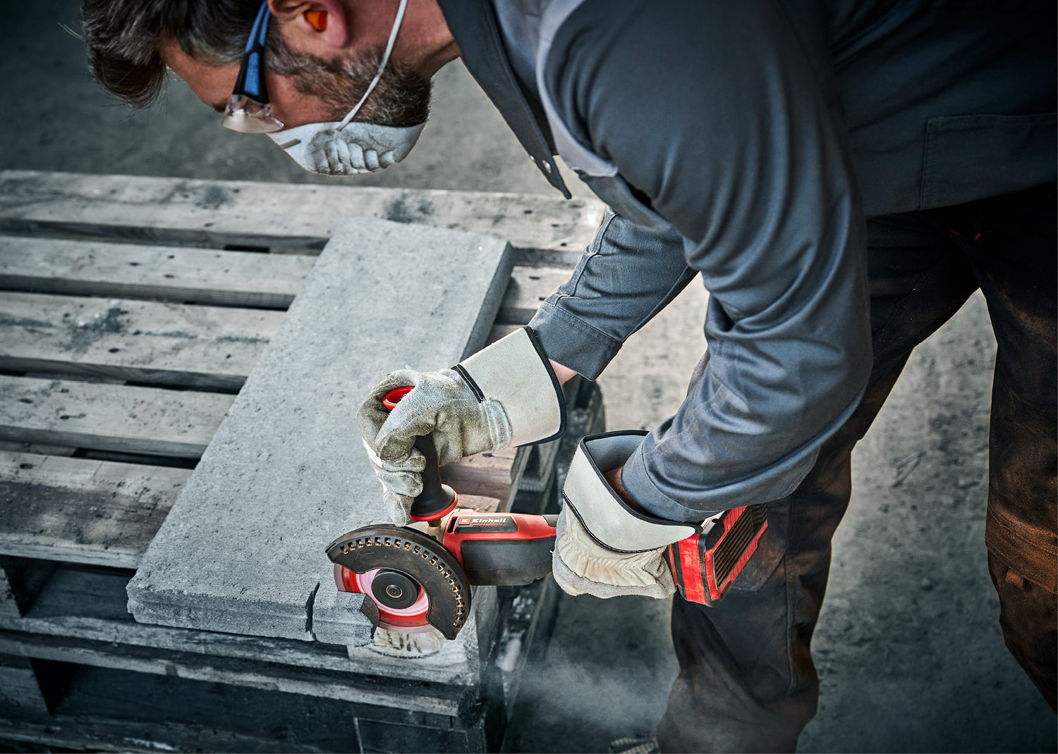 Polizor unghiular pe acumulator Einhell Professional AXXIO 18/125 Q Li-Solo Power X-Change, 18V, 700 W, discuri de 125 mm, adancime de taiere de 33 mm, piulita de fixare rapida fara perii, fara disc de taiere sau acumulator