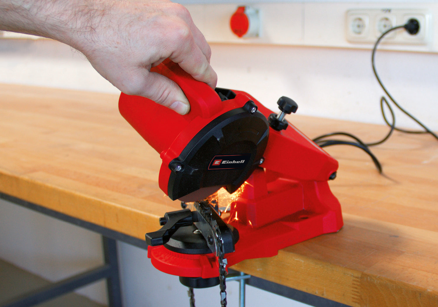 Aparat pentru ascutit lant de drujba Einhell GC-CS 85 E, 85 W, 5500 rpm, reglare unghi de slefuire cu scala, dispozitiv de tensionare a lantului, opritor de adancime inclusiv disc abraziv)