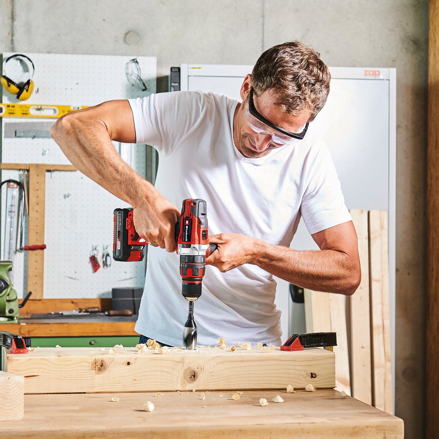 Masina de gaurit si insurubat (bormasina) cu impact pe acumulator Einhell TE-CD 18/48 Li-i Kit Power X-Change, Li-ion, 18 V, 48 Nm, capacitate de gaurire 10 mm in beton, geanta, incl. 2 baterii de 2,0 Ah si incarcator