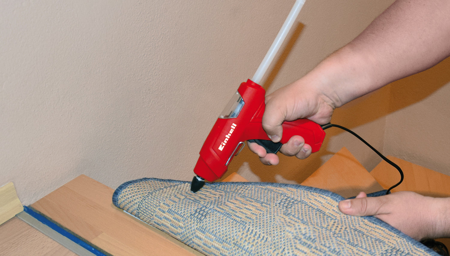 Pistol de lipit la cald Einhell TC-GG 30, alimentare mecanica, fereastra, bara de sustinere, incl. duza standard, duza plata si duza extensie, 3 batoane de lipit