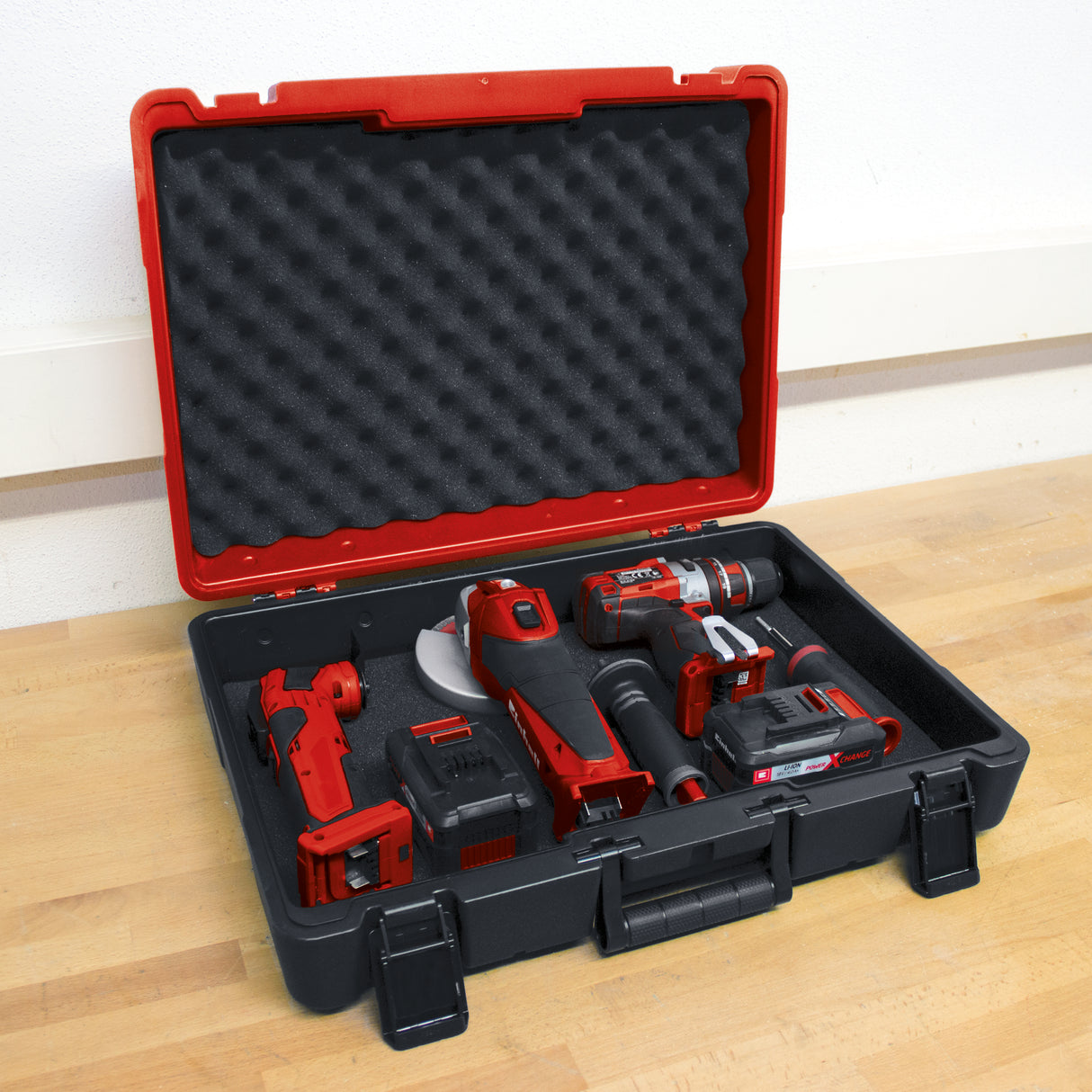 Geanta Einhell E-Box M55/40 pentru depozitarea universala a sculelor si accesoriilor, 550x400x150 mm, captuseala din spuma moale, design rezistent la stropire, capacitate maxima de incarcare 30 kg
