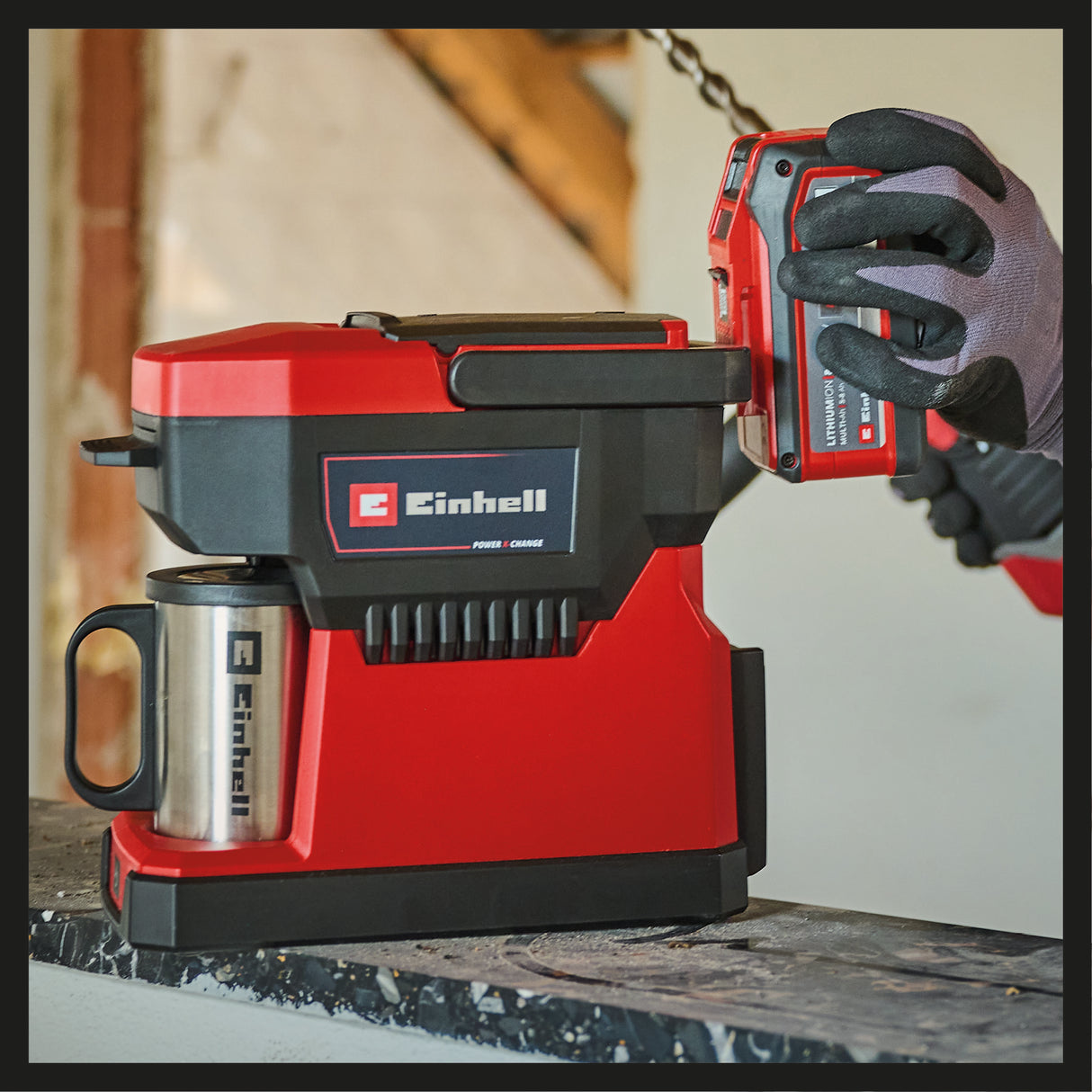 Cafetiera fara fir Einhell TE-CF 18 Li-Solo Power X-Change (18 V, rezervor de apa de 240 ml, pentru cafea filtrata si pad-uri de cafea, maner de transport, incl. cana cu capac, fara acumulator).