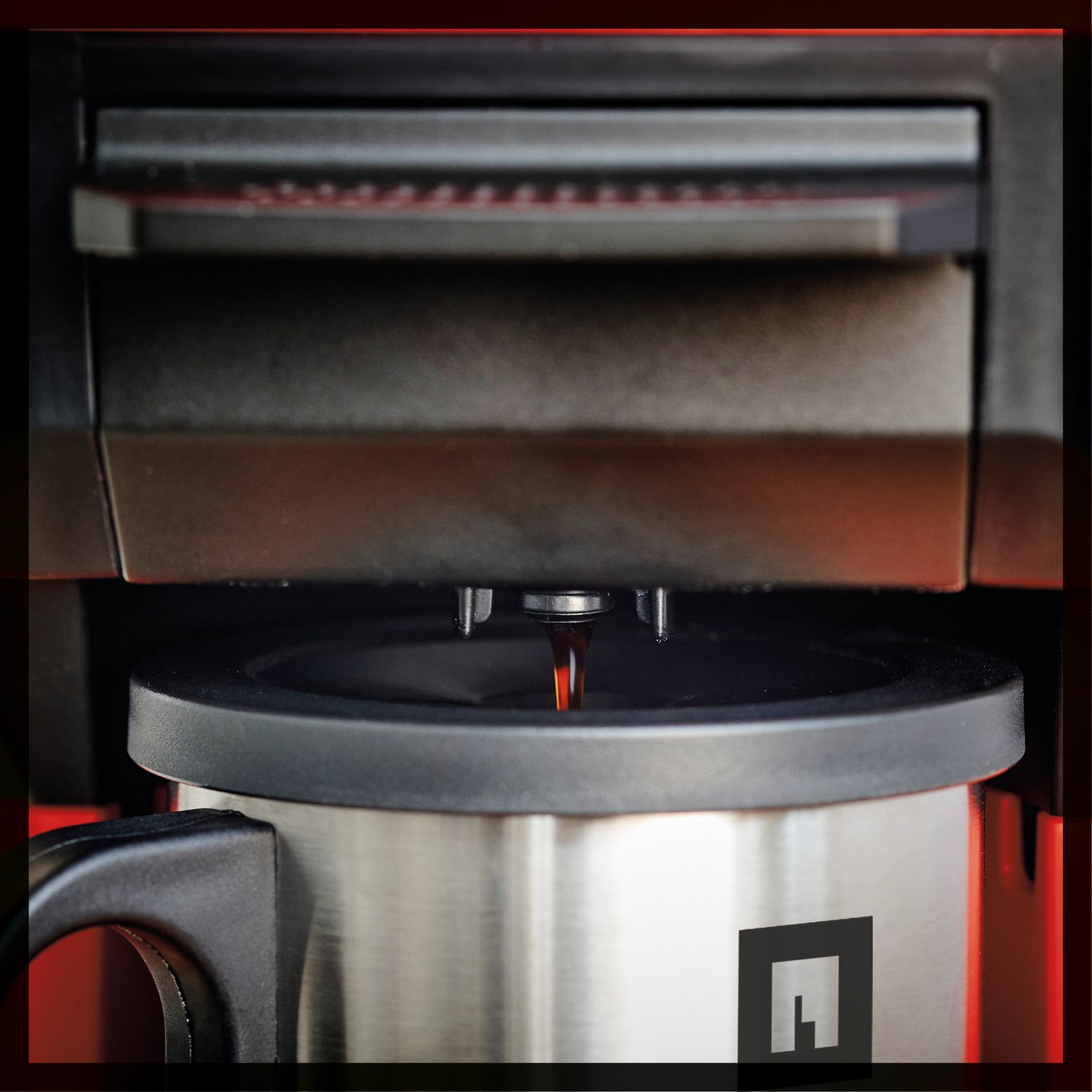 Cafetiera fara fir Einhell TE-CF 18 Li-Solo Power X-Change (18 V, rezervor de apa de 240 ml, pentru cafea filtrata si pad-uri de cafea, maner de transport, incl. cana cu capac, fara acumulator).