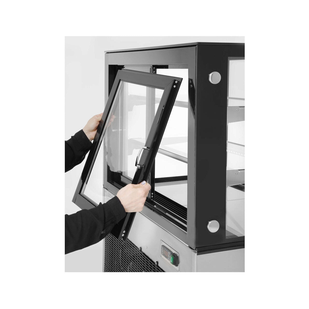 Vitrina frigorifica de prezentare interval temp. 2/6?C, corp inox, 510 litri, 490 W ARKTIC by Hendi, 1515x675x(H)1210 mm, Clasa energetica C