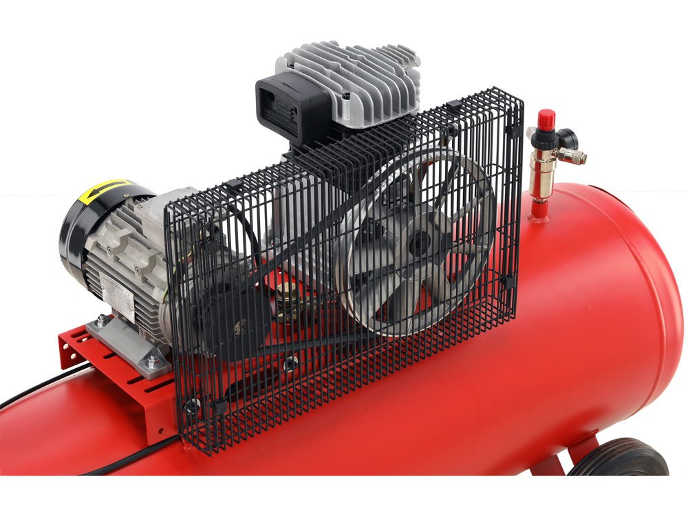 COMPRESOR ULEI CU CUREA YATO YT - 23321 , 400V , 200L ,3.0CP , 1100 rpm ,360 l/min YATO - scule electrice si unelte profesionale - BricoMart
