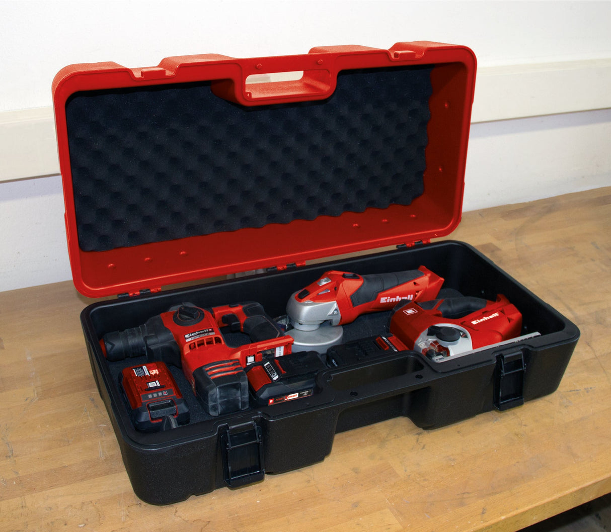 Geanta Einhell E - Box L70/35, pentru depozitare universala, capacitate maxima de incarcare 50 kg, captuseala interioara din spuma moale, design rezistent la stropire, maner ergonomic Einhell - scule electrice si unelte profesionale - BricoMart