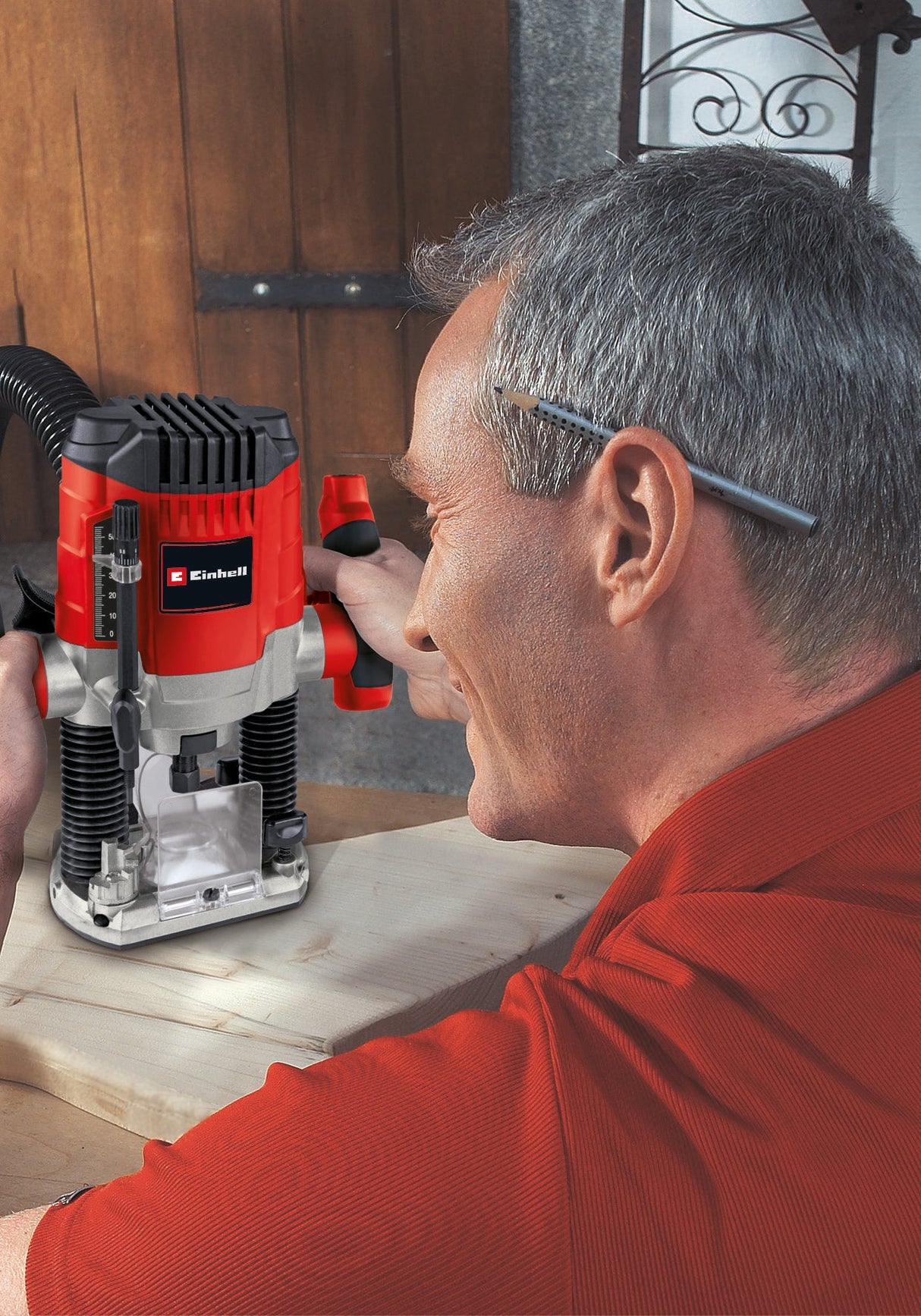 Masina de frezat Einhell TC - RO 1155 E, 1100 W, Ø 6 si 8 mm, control al vitezei, opritor paralel, adaptor pentru aspirarea prafului, inclusiv accesorii Einhell - scule electrice si unelte profesionale - BricoMart