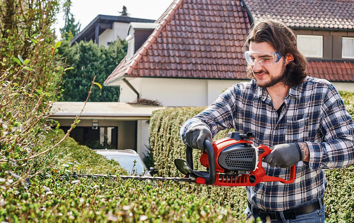 Masina de tuns gard viu pe benzina Einhell GE - PH 2555 A, 24,5 cm³, lungime de taiere 55 cm, distanta intre dinti 28 mm, ambreiaj centrifugal, maner rotativ, sistem antivibratii Einhell - scule electrice si unelte profesionale - BricoMart