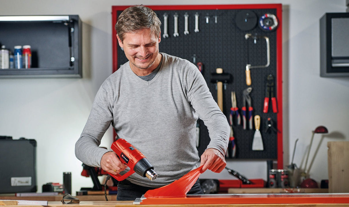 Pistol cu aer cald Einhell TH - HA 2000/1, 2000 W, 2 setari de temperatura 350°/550°C, protectie la supraincalzire, incl. 4 duze si raclete de vopsea Einhell - scule electrice si unelte profesionale - BricoMart