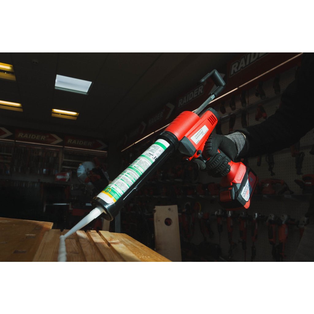 RAIDER R20 Caulking Gun 310ml LED variable speed Solo RDP - BCG20 Forța de presiune de 2500N permite lucrul cu materiale mai groase și proiecte mai mari. Acest lucru face ca unealta să f Raider - scule electrice si unelte profesionale - BricoMart