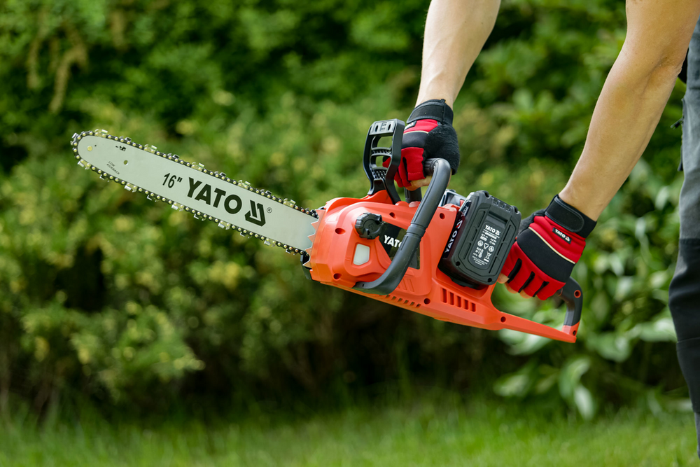LÁNCFŰRÉSZ 16 2X18V, YATO YT-828131 2X4AH + DUPLA TÖLTŐ 