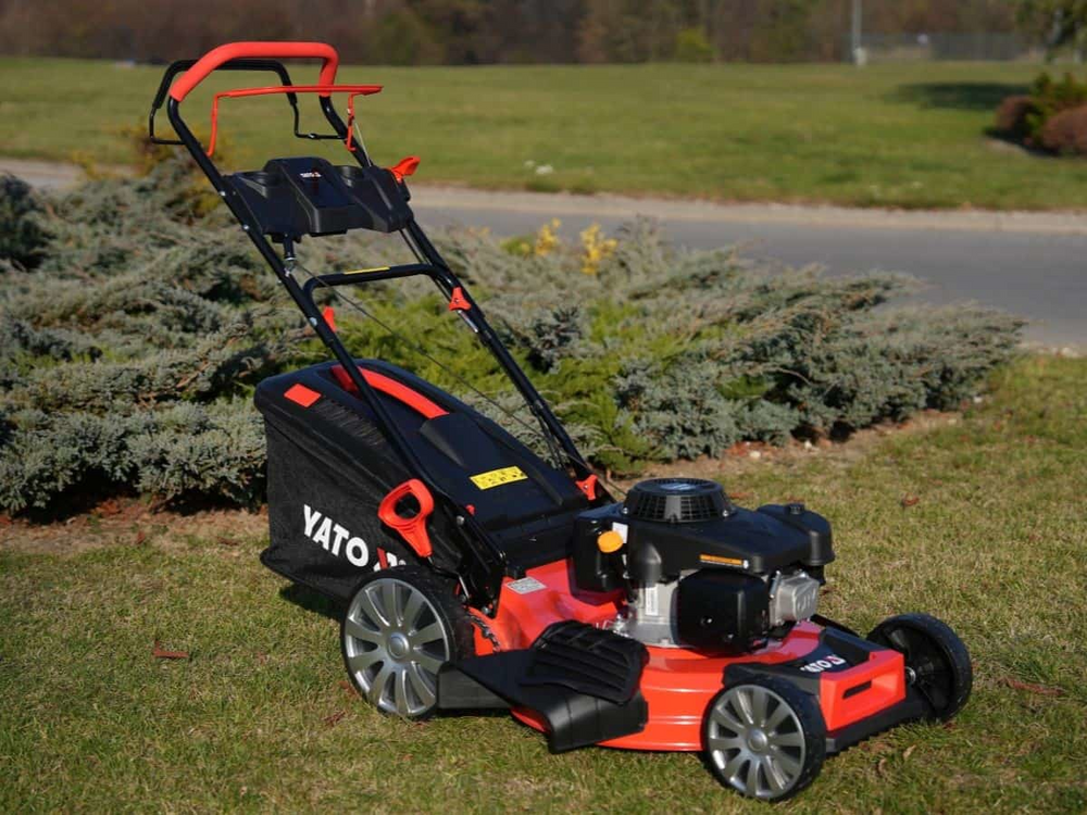 ÖNJÁRÓ BENZINMOTOROS FŰNYÍRÓ YATO YT-85537, 56CM, 4,5KW 