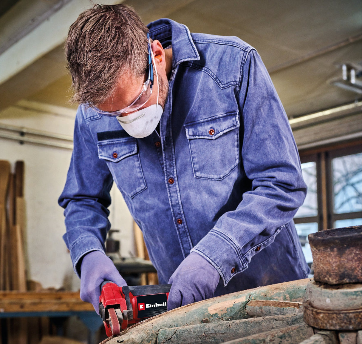 Slefuitor cu banda Einhell TC - BF 500 E, 500 wati, viteza de pana la 1.700 m/min, blocare anduranta, aspirare integrata a prafului, inclusiv 6 benzi abrazive Einhell - scule electrice si unelte profesionale - BricoMart