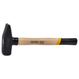 TOP MASTER PRO Ciocan lacatus cu maner lemn 1000g intariti TMP Material: otel calit pentru scule Protectie metalica la baza manerului pentru rezistenta sporita Maner din lemn de frasi Top Master Pro - scule electrice si unelte profesionale - BricoMart
