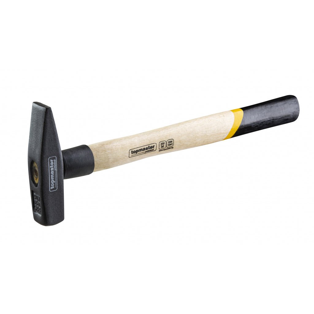 TOP MASTER PRO Ciocan lacatus cu maner lemn 300g TMP Capul ciocanului este fabricat din oțel C45 călit prin inducție Mâner ergonomic din lemn Marginile rotunjite Standard de Top Master Pro - scule electrice si unelte profesionale - BricoMart