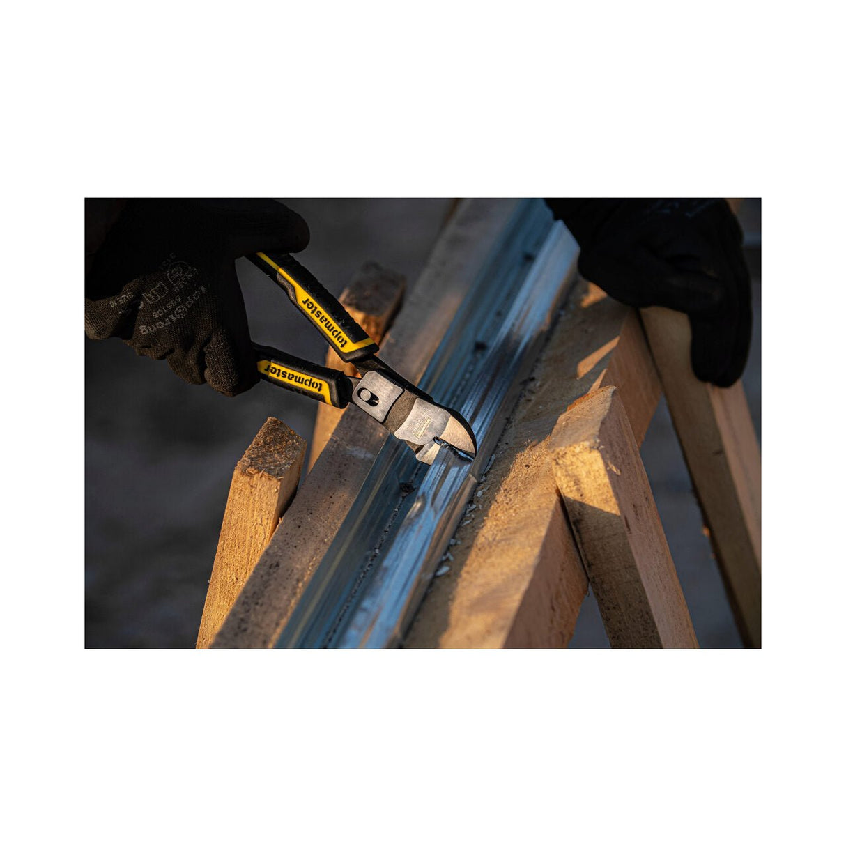 TOP MASTER PRO Cleste sfic 200mm TMP Material:Cr - Ni, de 2 ori mai durabil decat Cr - V Cu 50% mai putin efort decat modelul standard Top Master Pro - scule electrice si unelte profesionale - BricoMart