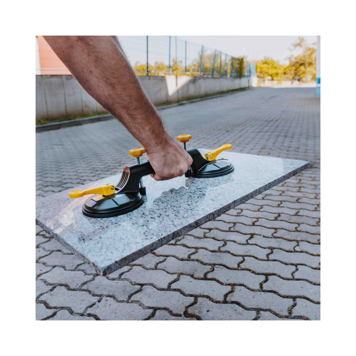TOP MASTER PRO Ventuza telescopica pentru placi ceramice TMP Este realizat din aluminiu, asigurand durabilitate si rezistenta la uzura Cauciucul special al ventuzelor garanteaza o p Top Master Pro - scule electrice si unelte profesionale - BricoMart