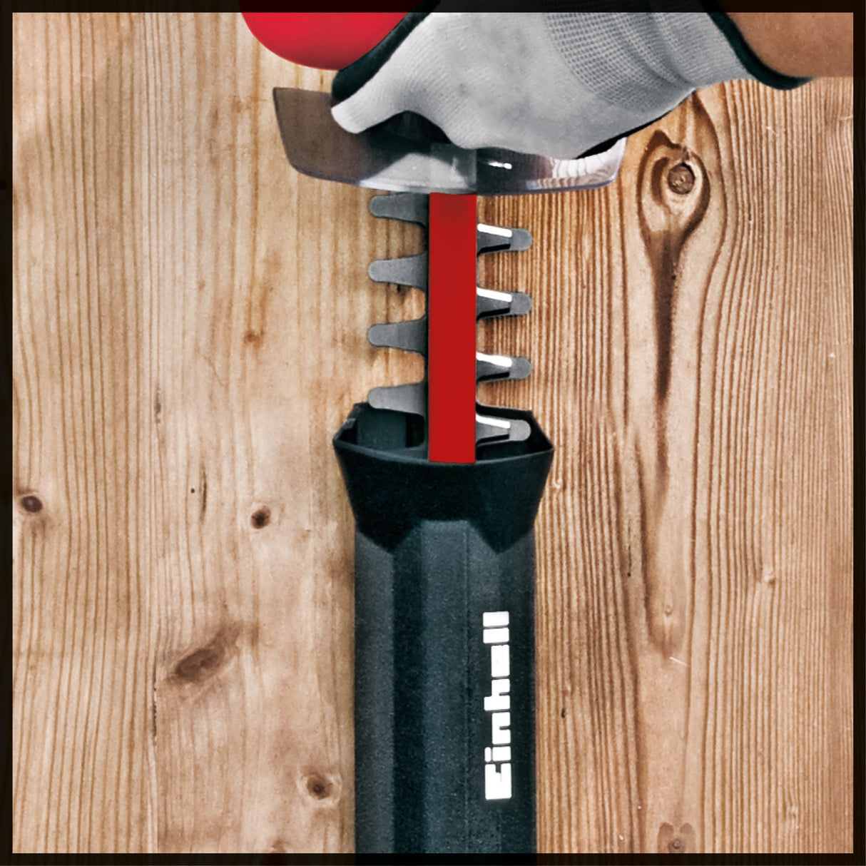 Trimmer electric pentru gard viu Einhell GE - EH 7067 (700 W, lama din otel slefuit cu diamant, taiat cu laser, angrenaj metalic, protectie la impact, inclusiv protectie la taietor Einhell - scule electrice si unelte profesionale - BricoMart