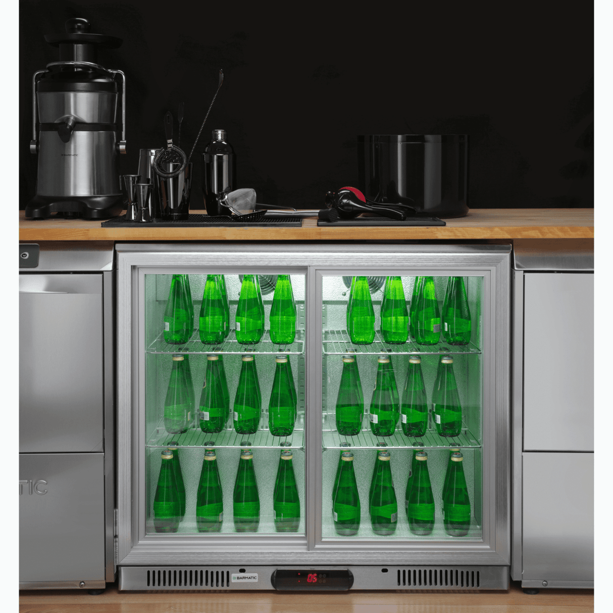 Vitrina frigorifica bar 198L cu doua usi glisante 900x520x(H)835 mm, negru, Barmatic